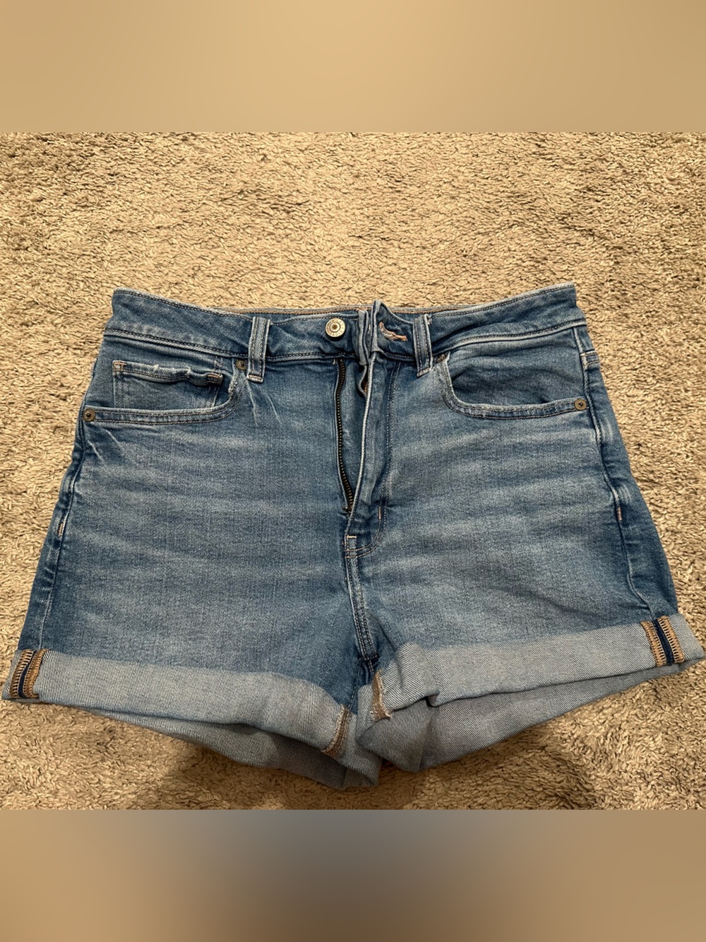 American Eagle Mom Short Stretch Jeans in Light Blue Wash